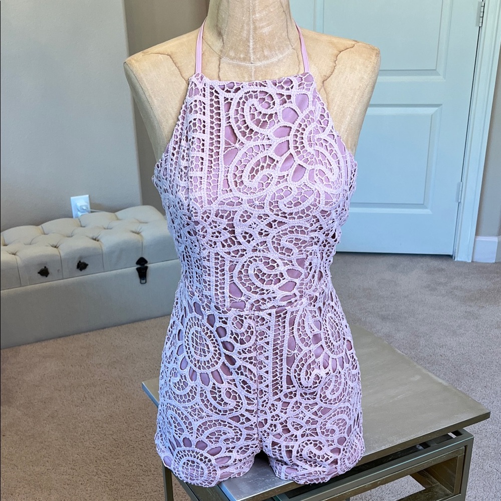 These Three Boutique Mauve Lace Romper in Small 🩷
